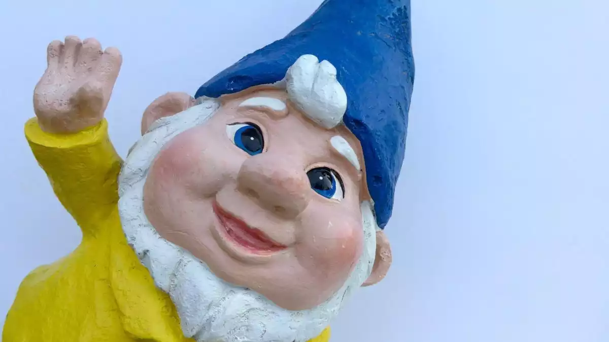 A gnome waving