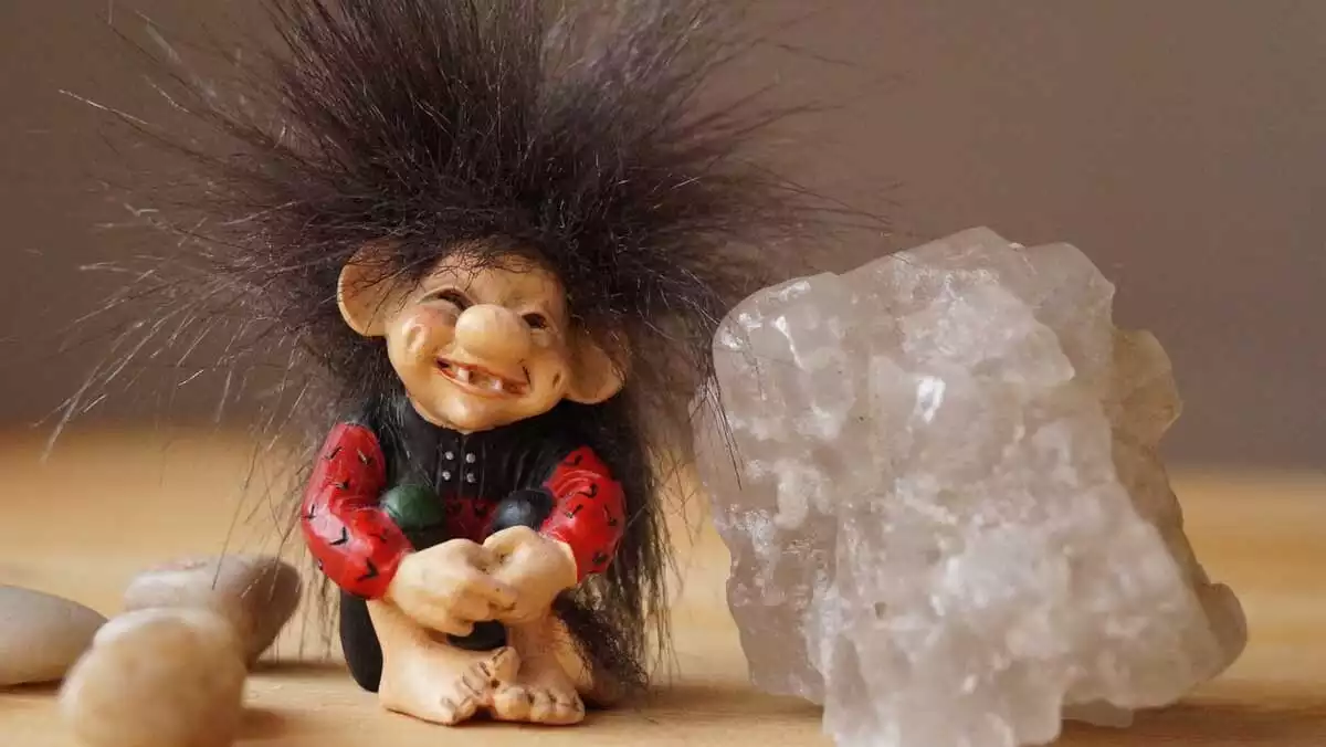 A troll next to a gemstone