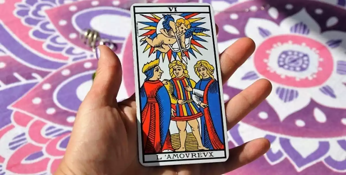 Lovers' tarot card