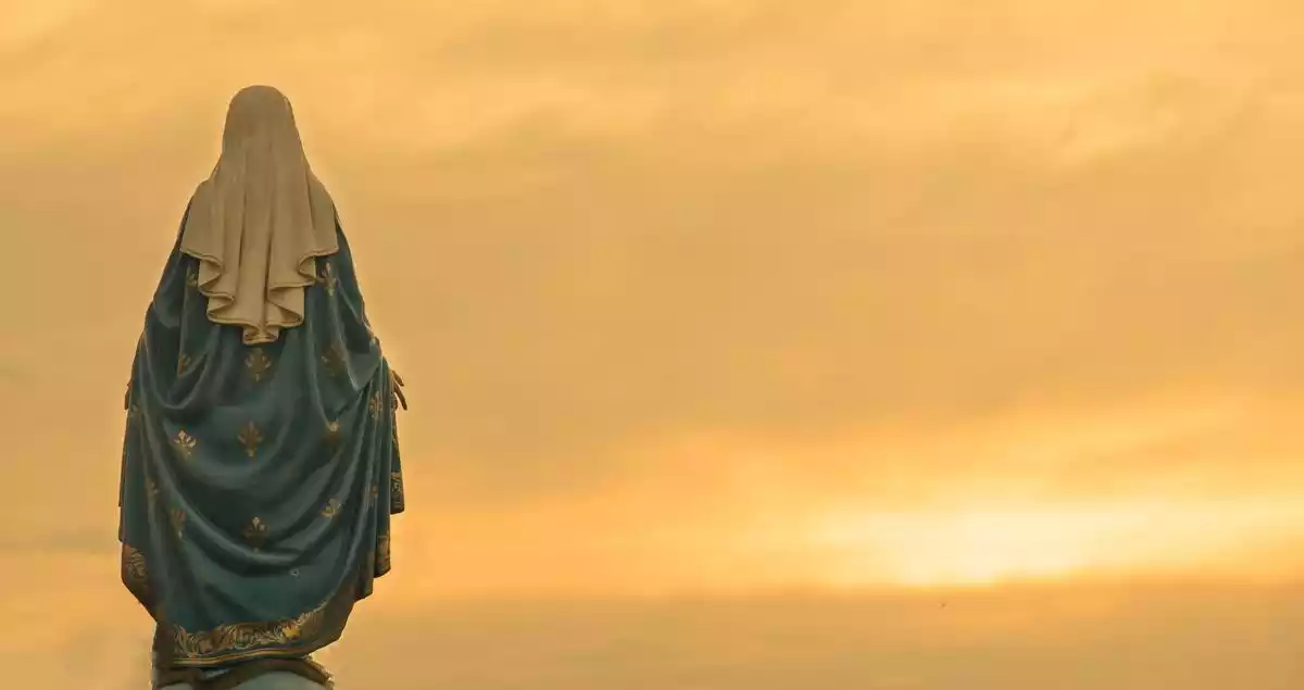 The back of a statue of the virgin